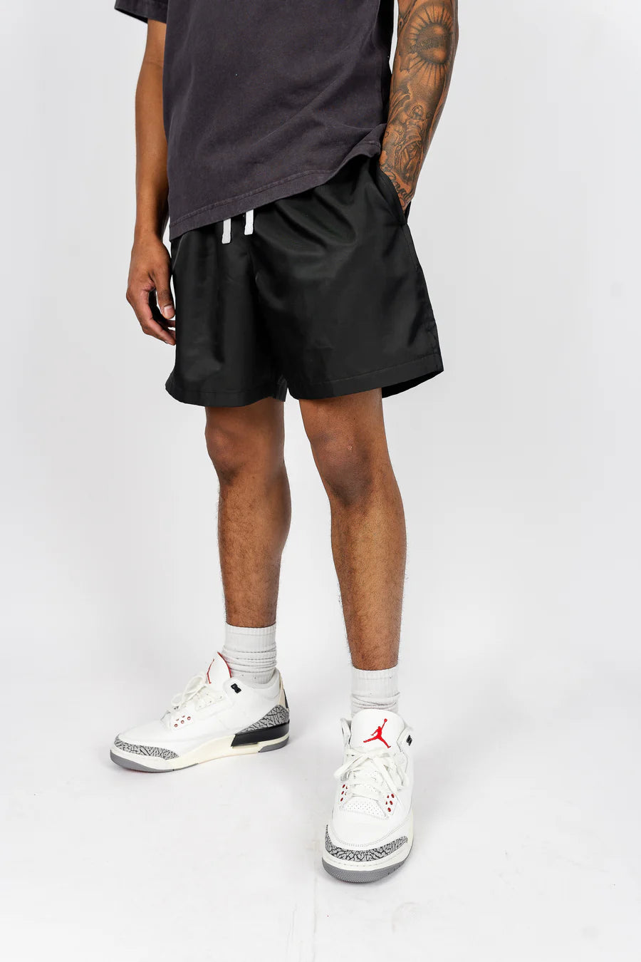 Shorts negros de NYLON (con su logotipo): ¡12 por $240!